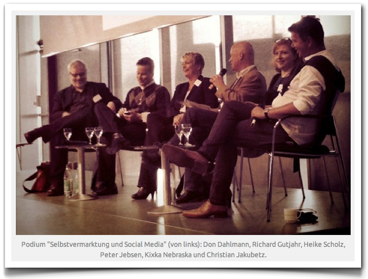Kixka Nebraska zusammen mit Don Dahlmann, Richard Gutjahr, Heike Scholz, Peter Jebsen und Christian Jakubetz auf dem Panel Selbstmarketing